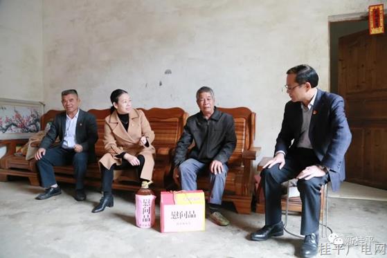 蒙愛杏到蒙圩鎮(zhèn)曹良村開展“大走訪、大捐贈,、大幫扶”慰問活動