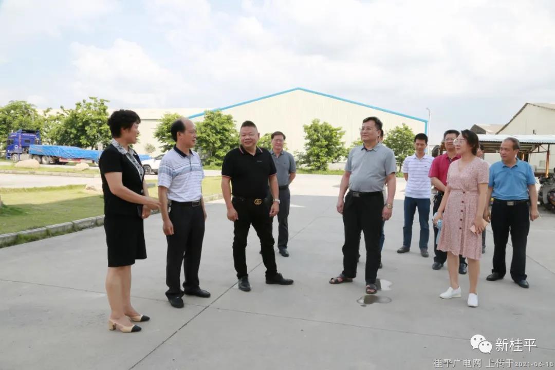 貴港市人大到桂平市開展《中華人民共和國固體廢物污染環(huán)境防治法》執(zhí)法檢查和2021年貴港環(huán)保世紀(jì)行宣傳活動(dòng)