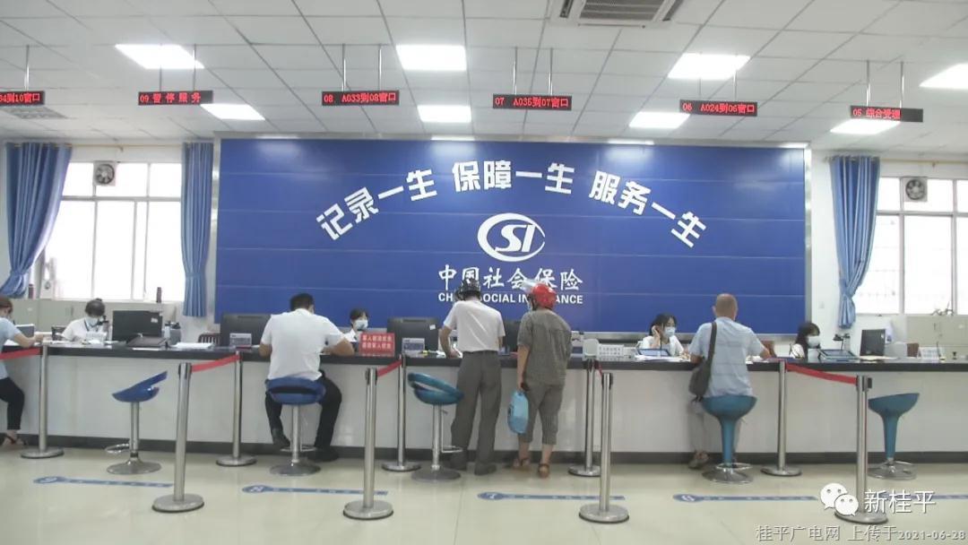 【我為群眾辦實(shí)事】立等可??！桂平市人社服務(wù)大廳首推社保卡即時(shí)制作