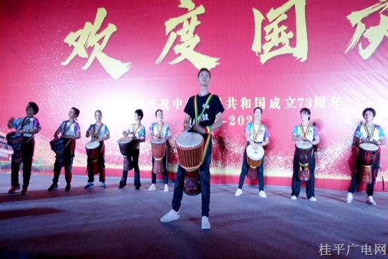 桂平：歡歌載舞迎國慶