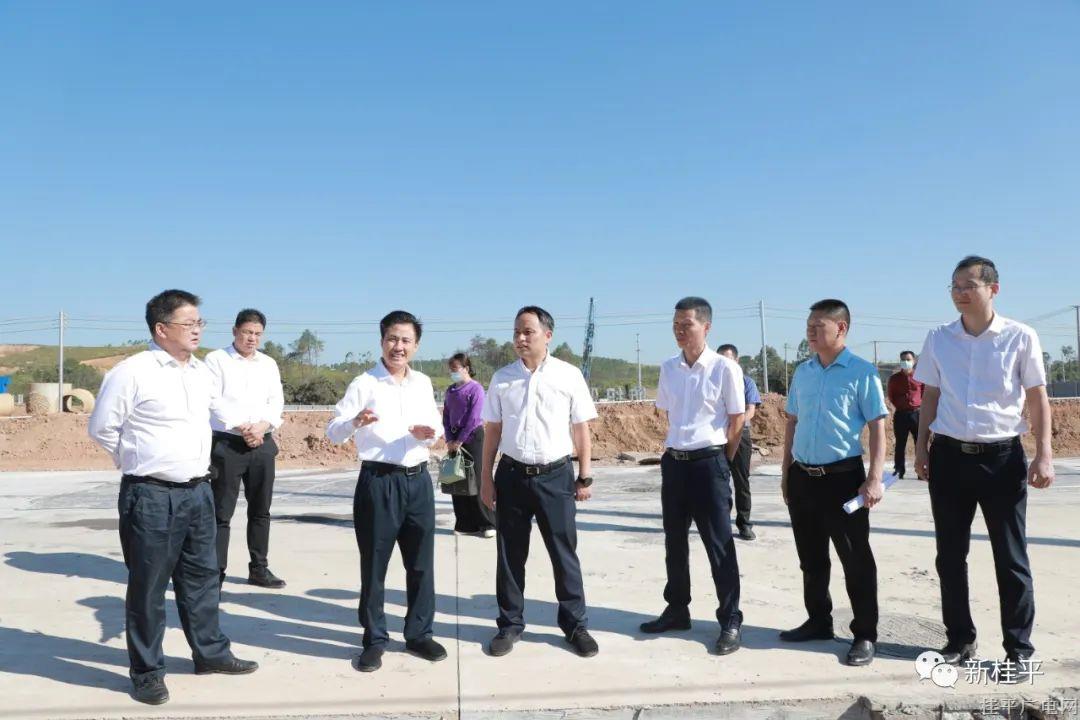 何文憑到我市紡織服裝產(chǎn)業(yè)園區(qū)調(diào)研 黃創(chuàng)優(yōu)陪同