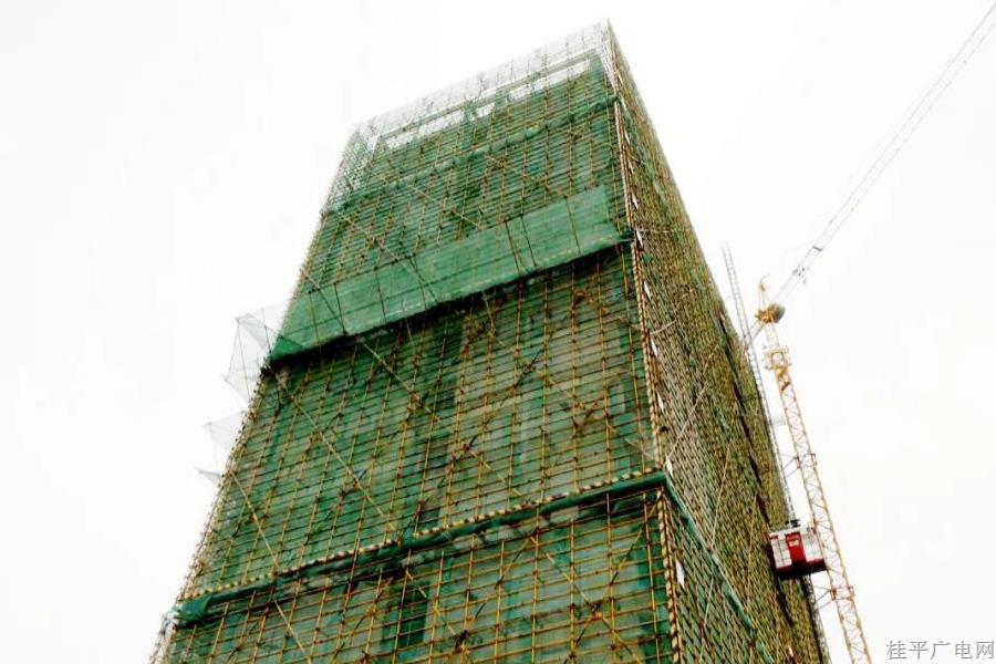桂平市人民醫(yī)院2號外科綜合樓項(xiàng)目主體建筑完成封頂
