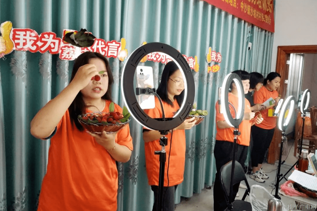 桂平：電商培訓進鄉(xiāng)村 直播帶貨促振興