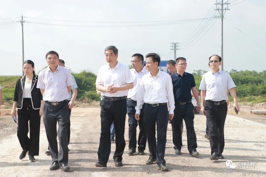 自治區(qū)水利廳和貴港市人大常委會(huì)調(diào)研組到我市調(diào)研重大水利工程建設(shè)推進(jìn)情況