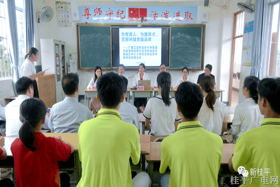 院校黨支部舉行“支部共建特色黨建品牌”結(jié)對(duì)子捐書讀黨報(bào)活動(dòng)