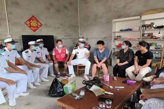 民族團(tuán)結(jié)一家親 愛心助學(xué)軍民情