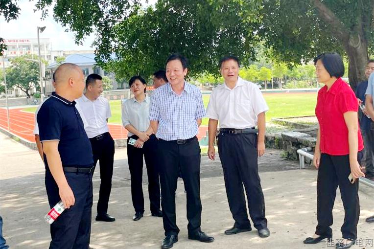 吳振秋到江口鎮(zhèn)調(diào)研