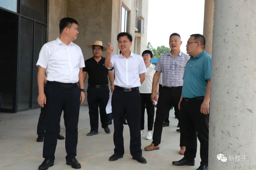黃創(chuàng)優(yōu)帶隊(duì)調(diào)研桂平市江北新區(qū)建設(shè)情況并開(kāi)展“難點(diǎn)問(wèn)題書記一線辦”活動(dòng)