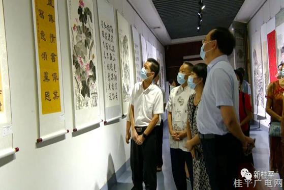 桂平市舉辦“贊美新時(shí)代·奮進(jìn)新征程”離退休干部詩書畫攝影作品展