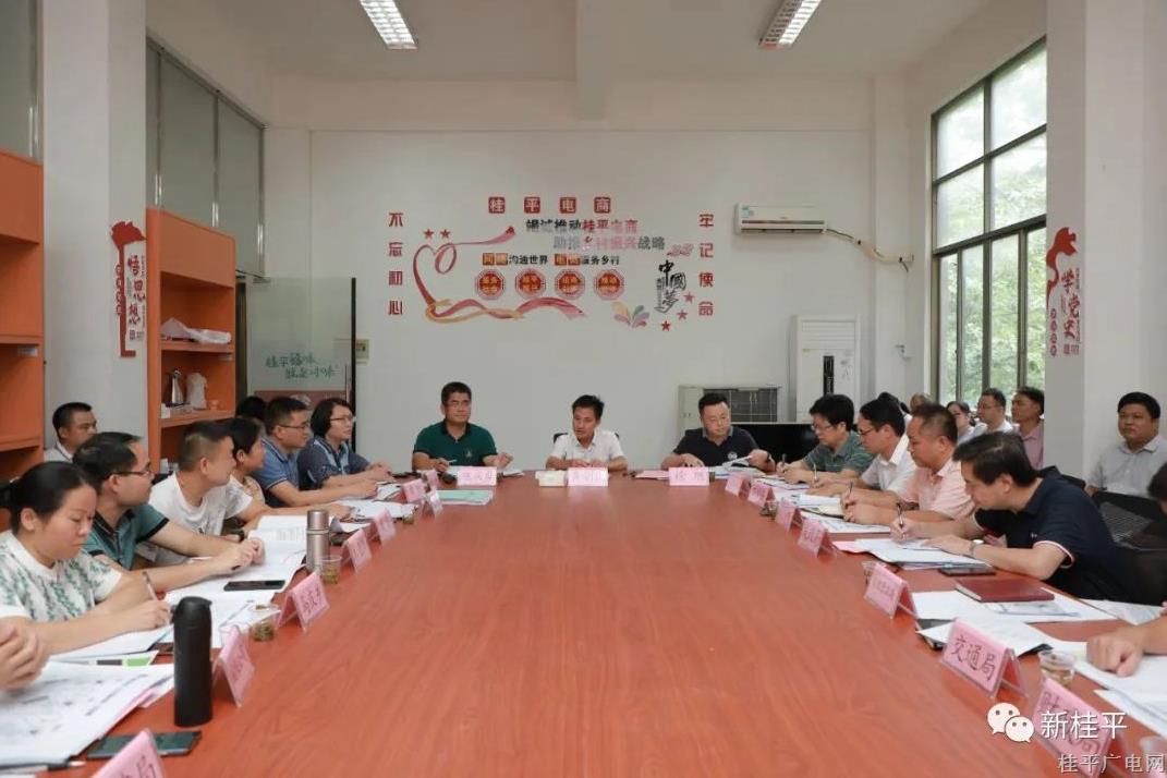 黃創(chuàng)優(yōu)到桂平市新材料產(chǎn)業(yè)園工作專班調(diào)研并檢查高鐵站站前廣場(chǎng)