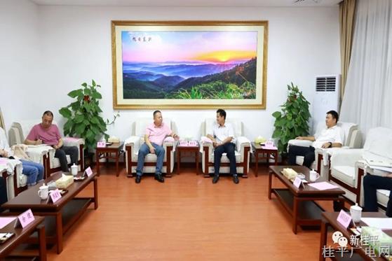 黃創(chuàng)優(yōu)會(huì)見浙江裕華木業(yè)股份有限公司董事長(zhǎng)金月華一行