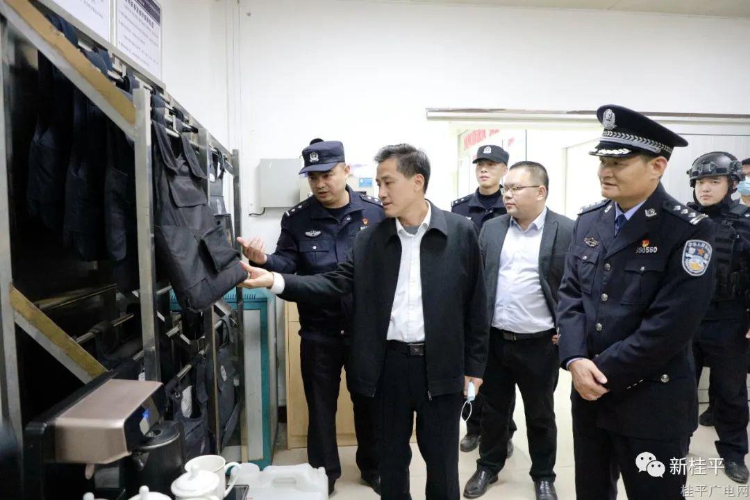 【新春走基層】黃創(chuàng)優(yōu)看望慰問一線公安民警、輔警