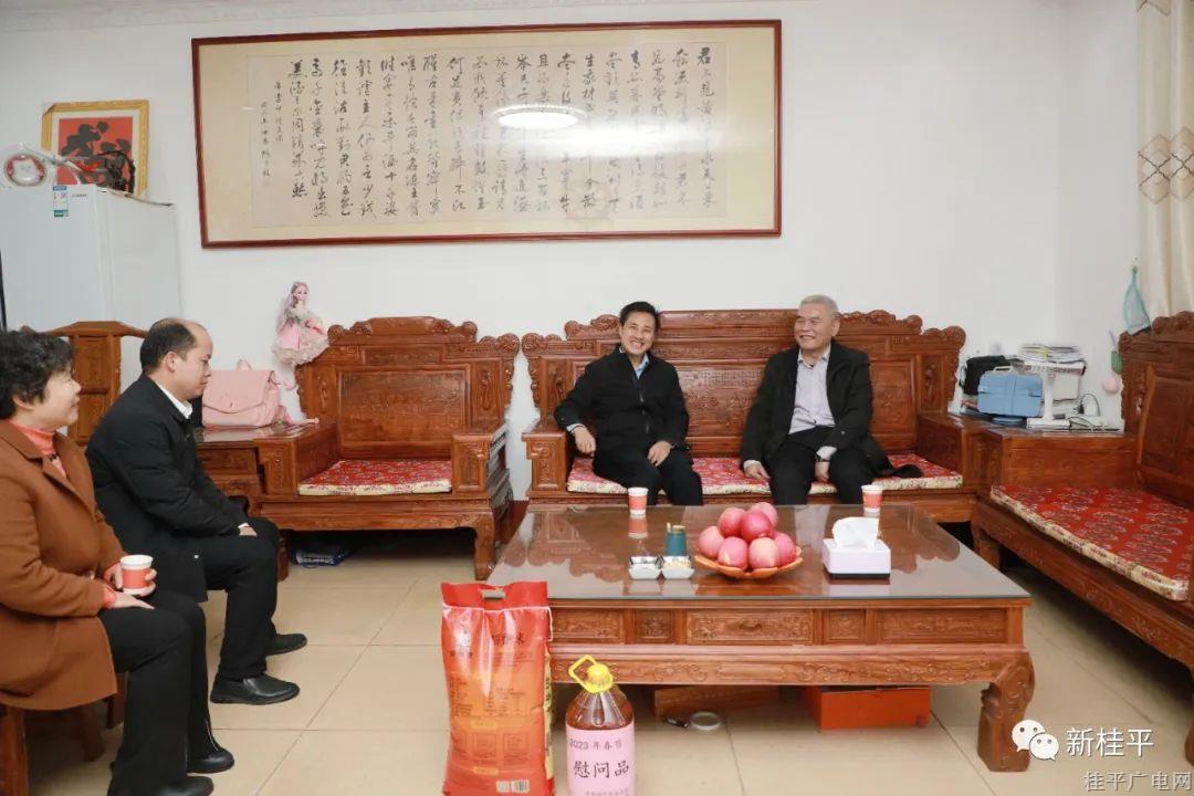 【新春走基層】黃創(chuàng)優(yōu)走訪慰問退休老干部和全國先進工作者