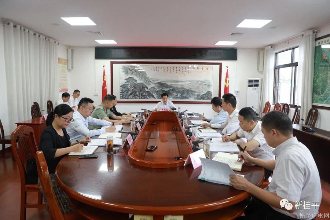 黃創(chuàng)優(yōu)主持召開市委常委會(huì)會(huì)議