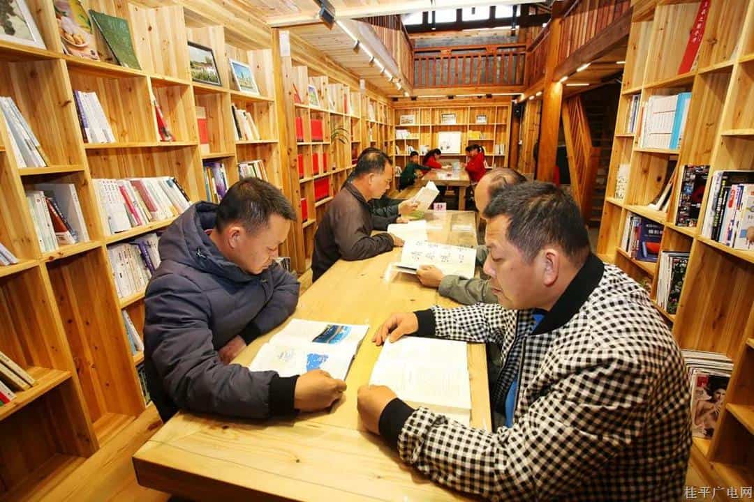 貴港市：提升農(nóng)家書屋服務(wù)效能 助力鄉(xiāng)村文化振興