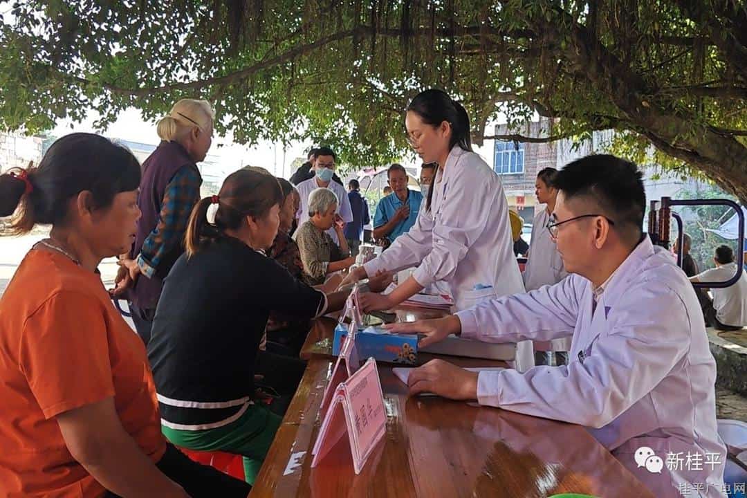 【新時代文明實踐】桂平市婦幼保健院到石咀鎮(zhèn)羅洪村開展健康義診活動