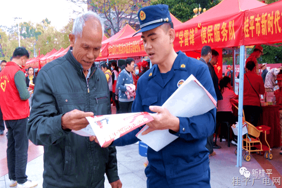我市在文化廣場開展學雷鋒志愿服務月活動集中示范活動