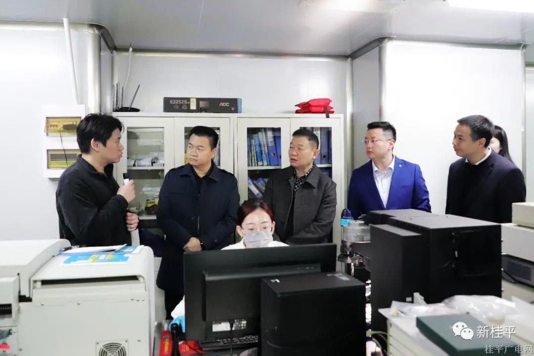 黃德佳帶隊(duì)外出開展招商考察活動