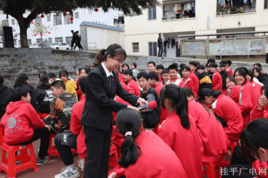 法潤(rùn)潯州丨普法春風(fēng)進(jìn)校園 法治教育潤(rùn)心田