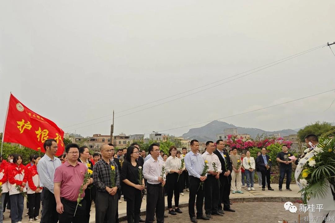 【網(wǎng)絡(luò)中國節(jié)·清明】木根鎮(zhèn)開展2023年“懷紅心·護(hù)根脈”主題教育暨清明祭英烈活動(dòng)
