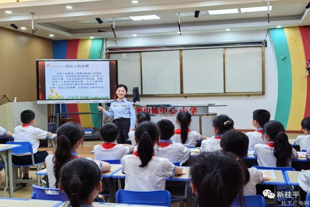 桂平市市場監(jiān)督管理局走進(jìn)校園與小學(xué)生們爭當(dāng)“光盤”踐行者
