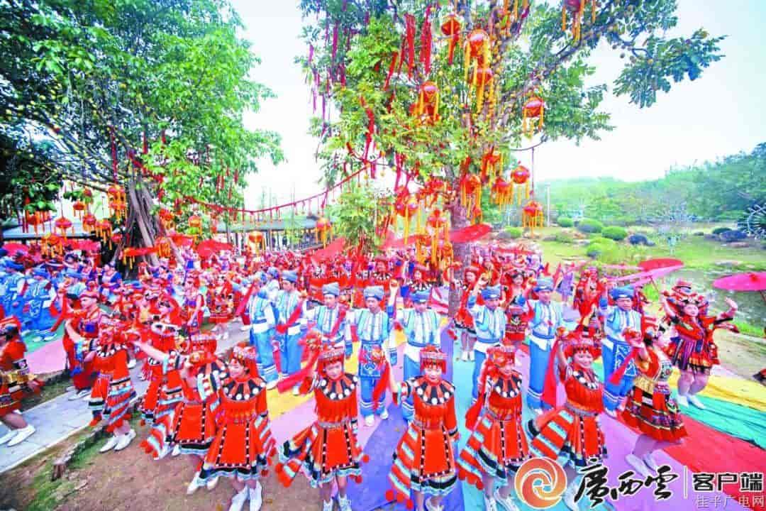共賞壯美好風(fēng)光 同唱團(tuán)結(jié)奮進(jìn)歌