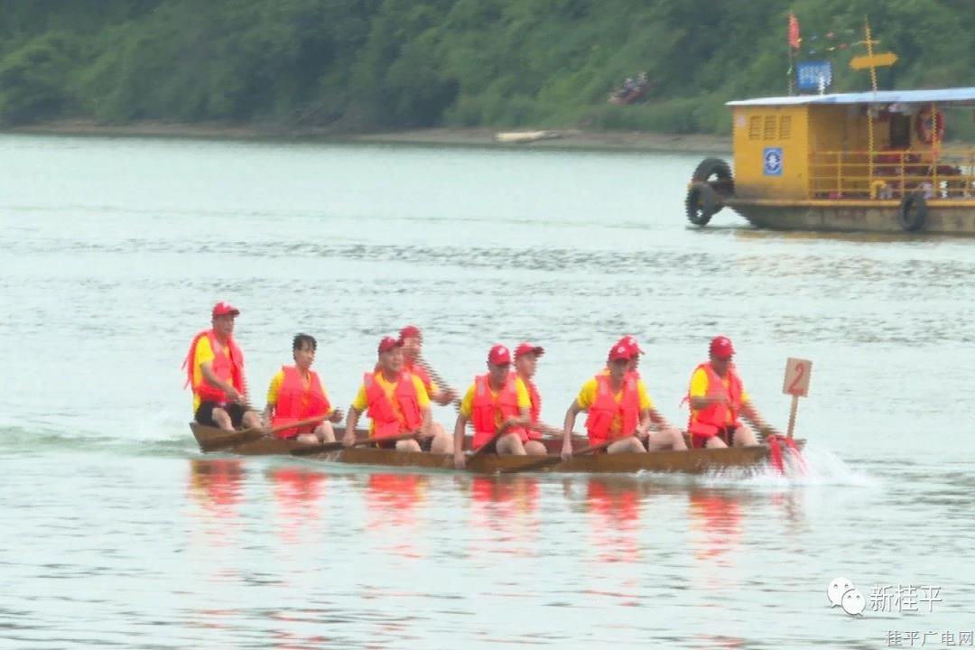 【網(wǎng)絡(luò)中國節(jié)·端午】桂平市大灣鎮(zhèn)：傳承民俗 活力鄉(xiāng)村龍舟奮楫