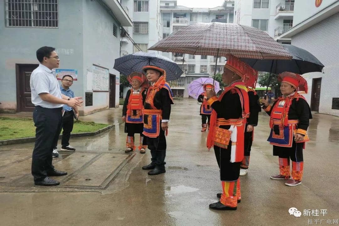 紫荊鎮(zhèn)人大：助力易地搬遷后續(xù)幫扶 打造民族團結新社區(qū)