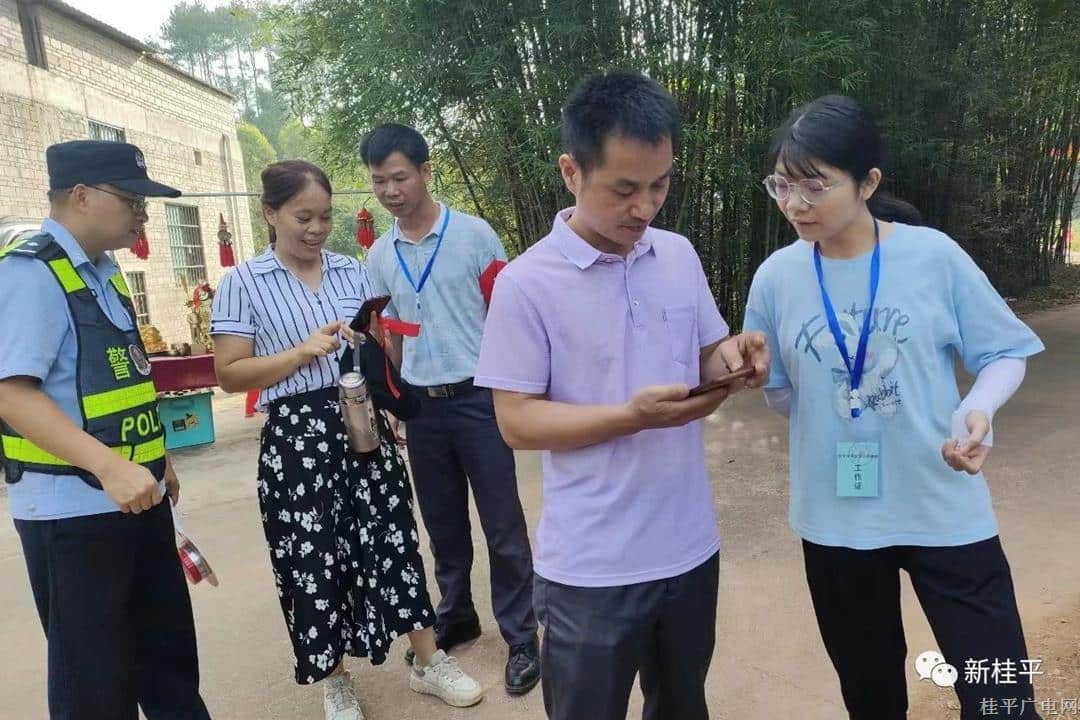 反詐宣傳進(jìn)廟會(huì) 守好群眾“錢袋子”