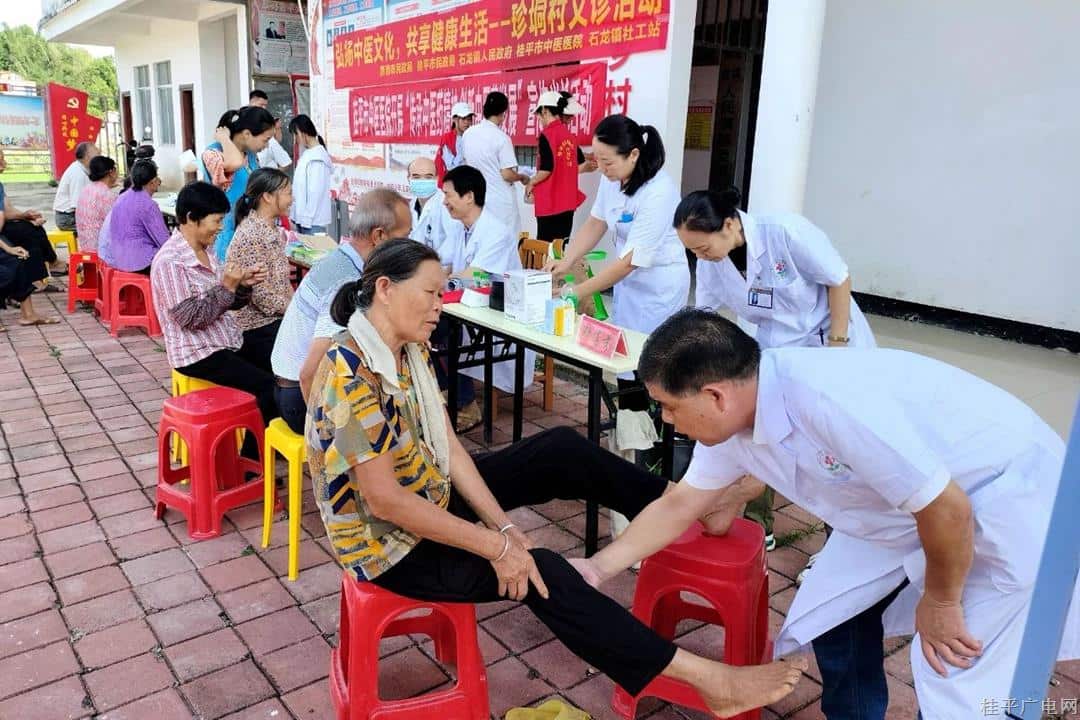 【新時(shí)代文明實(shí)踐】石龍鎮(zhèn)開展中醫(yī)藥健康義診志愿服務(wù)活動(dòng)