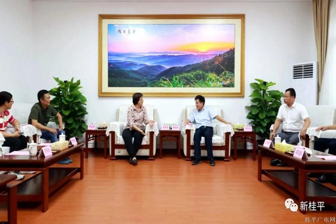 黃創(chuàng)優(yōu)會見佛山市南海藍天鵝造紙有限公司一行
