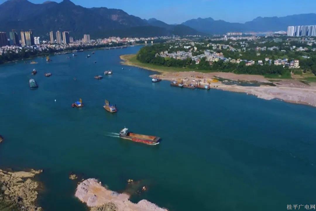 作為西部陸海新通道出海樞紐,，廣西欽州港——推動海鐵聯(lián)運 促進(jìn)降本增效（經(jīng)濟(jì)聚焦·關(guān)注外貿(mào)促穩(wěn)提  質(zhì)）