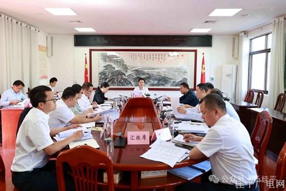 黃創(chuàng)優(yōu)主持召開市委常委會會議