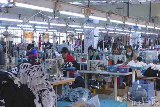 桂平市服裝產(chǎn)業(yè)：用工訂單紛至沓來 企業(yè)招工穩(wěn)崗生產(chǎn)忙
