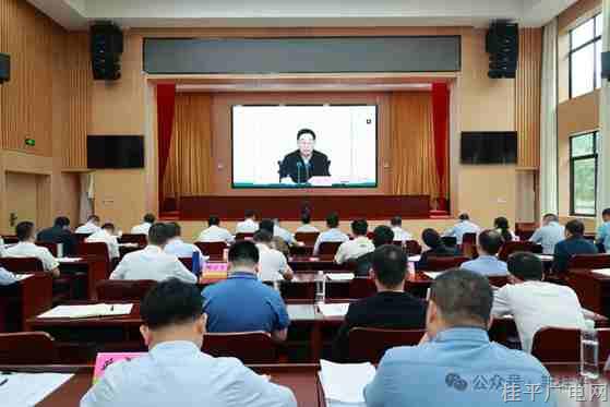 我市組織參加全區(qū)耕地保護(hù)暨總田長工作會議
