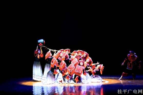 舞蹈《乳泉井邊“醉”人家》彩排 全力備戰(zhàn)基層群眾文藝會(huì)演