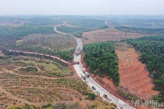 起點(diǎn)位于桂平市社步鎮(zhèn)，這條公路建設(shè)有新進(jìn)展,！