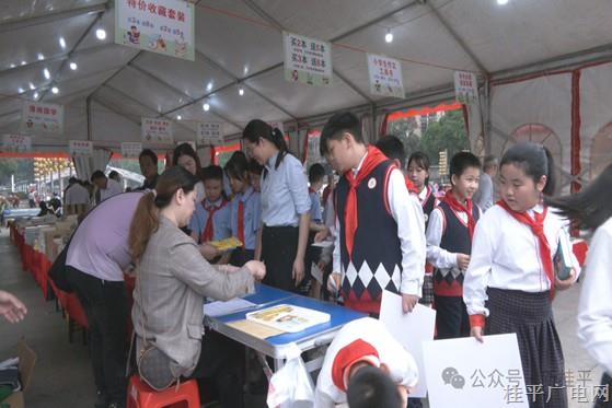 “書香桂平·全民閱讀”第三十個(gè)世界讀書日?qǐng)D書惠民巡展活動(dòng)拉開帷幕