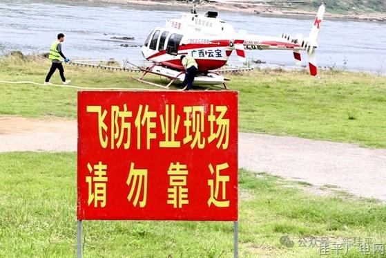 桂平實(shí)施直升飛機(jī)噴藥 防控松材線蟲疫情