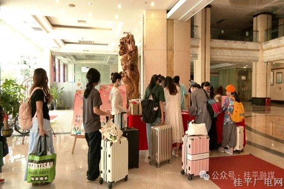 150名荔枝體驗(yàn)官已就位,！在桂平即將開(kāi)啟甜蜜之旅~